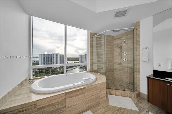 Building Photo - 16001 Collins Ave