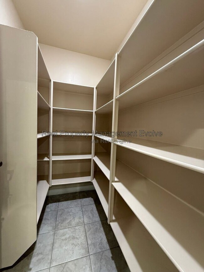 Building Photo - 5352 W Farmhand Dr