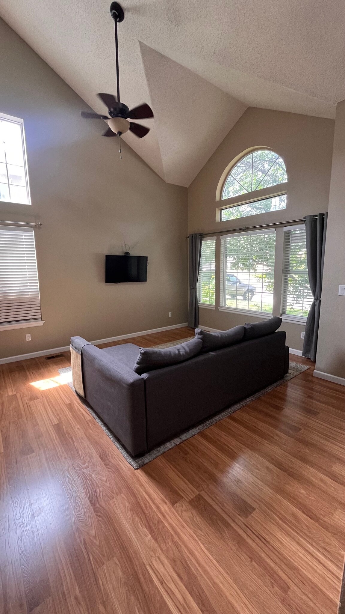 Living Room - 5870 S Rock Creek Dr