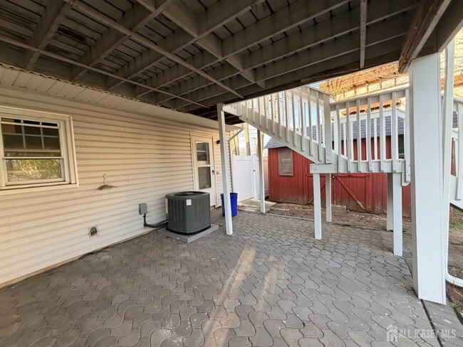 Building Photo - 2460 Woodbridge Ave