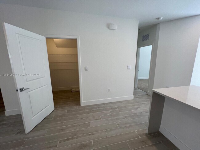 Building Photo - 109 SW 170th Ave