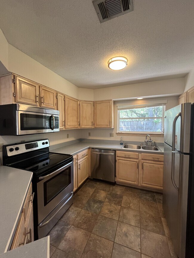 Building Photo - 1305 Ariel Ct
