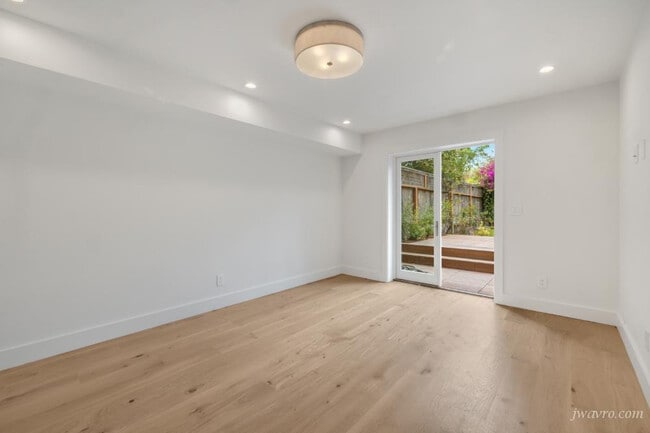 Building Photo - 80 28th St