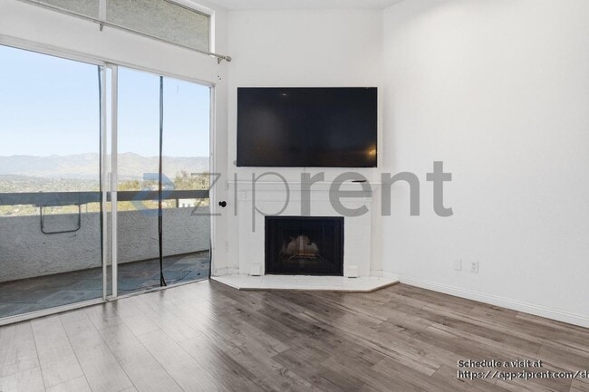 Building Photo - 4295 Vía Arbolada