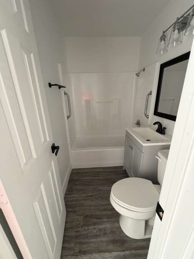 Building Photo - 3200 SW 44th St