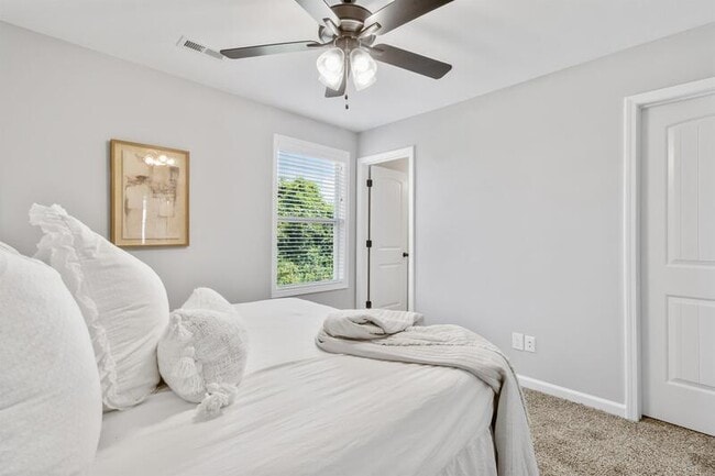 Building Photo - 1115 Hillwood Dr