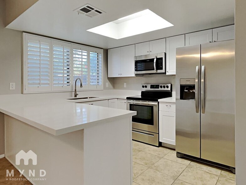 Building Photo - 7801 N 44th Dr