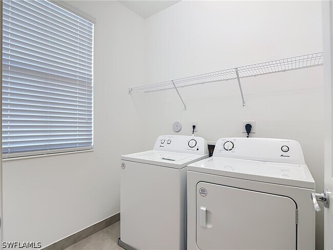 Building Photo - 5669 Cerva Ln