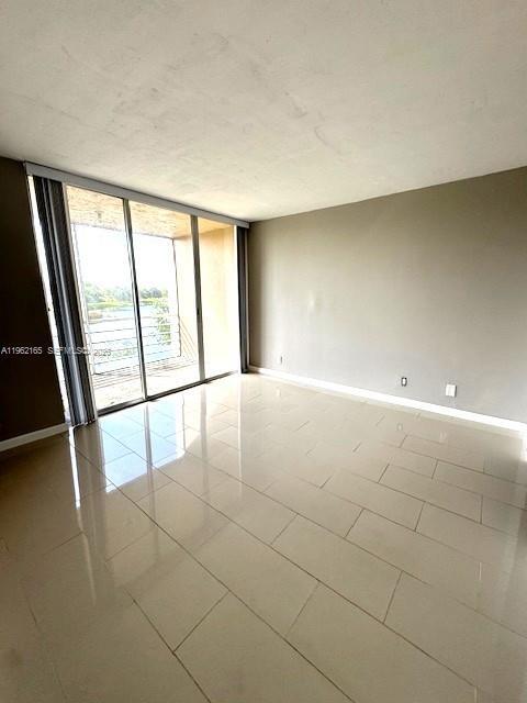 Building Photo - 9470 Live Oak Pl