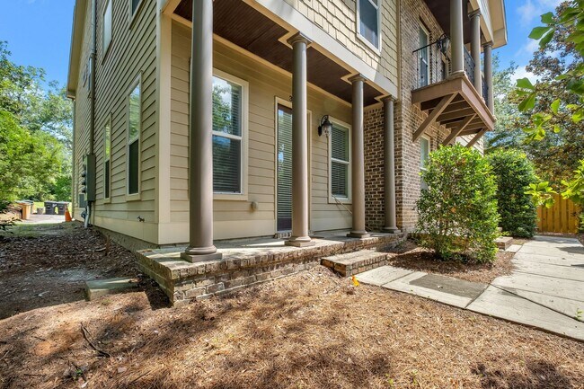 Building Photo - Midtown Tallahassee Townhome