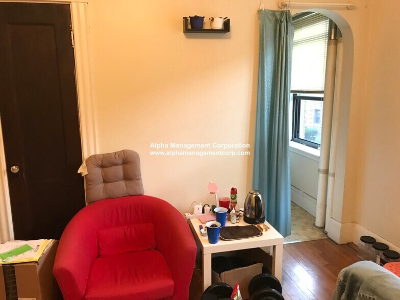 Building Photo - 349 Pleasant St