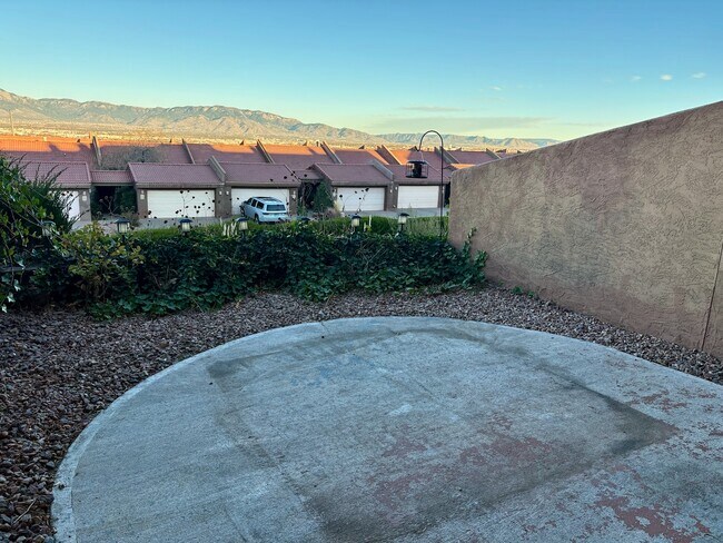 Building Photo - 2700 Vista Grande Dr NW