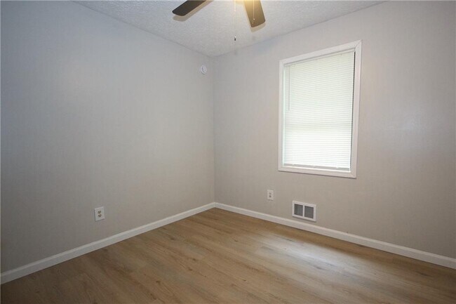 Building Photo - 948 Waverly Ct