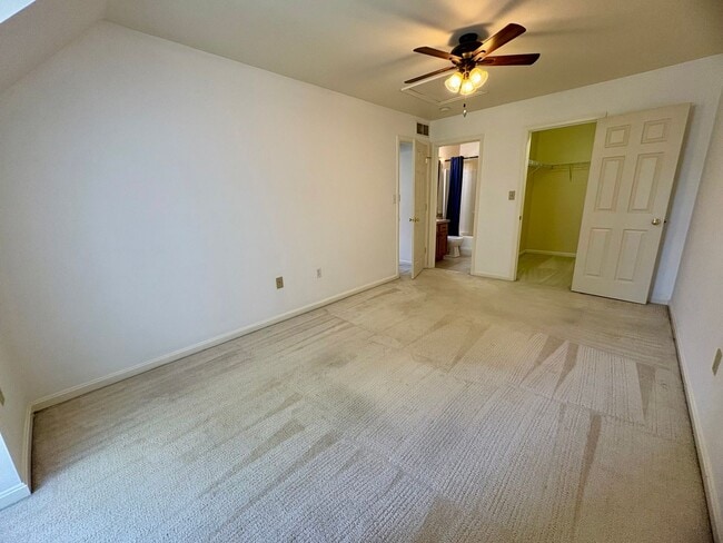 Building Photo - 2 Bedroom 2.5 Bathroom Townhome in Mechani...