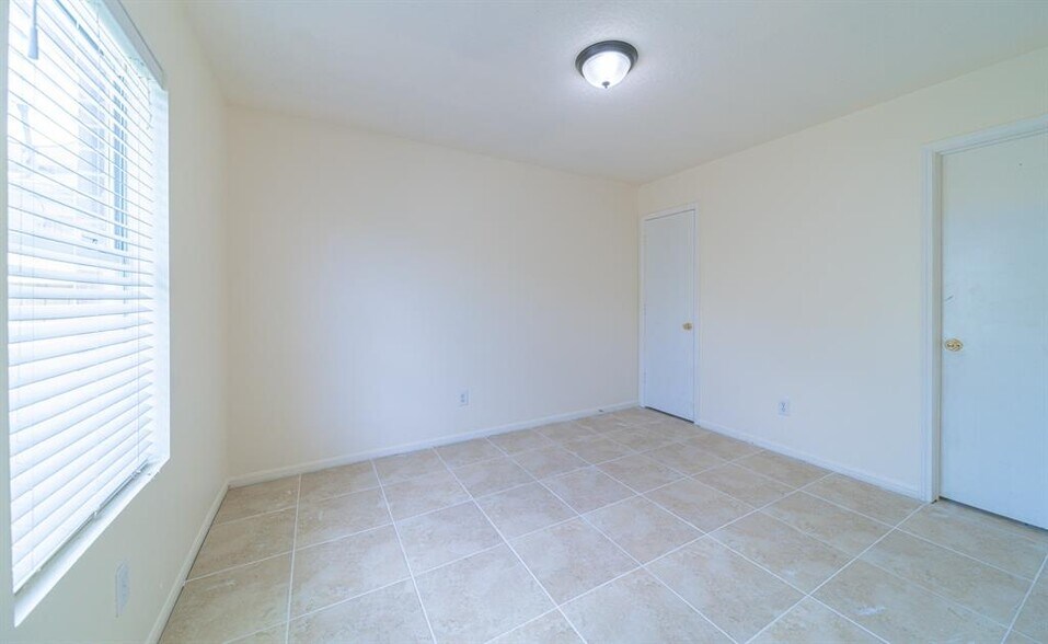 Building Photo - 5511 Darby Square Trl
