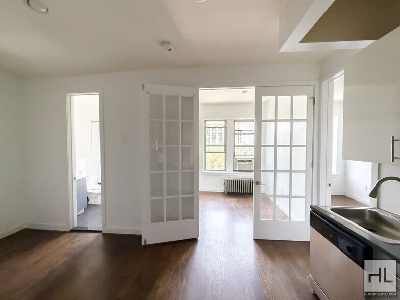 Primary Photo - EASTERN PARKWAY / Renovated 2-Bedroom in P...