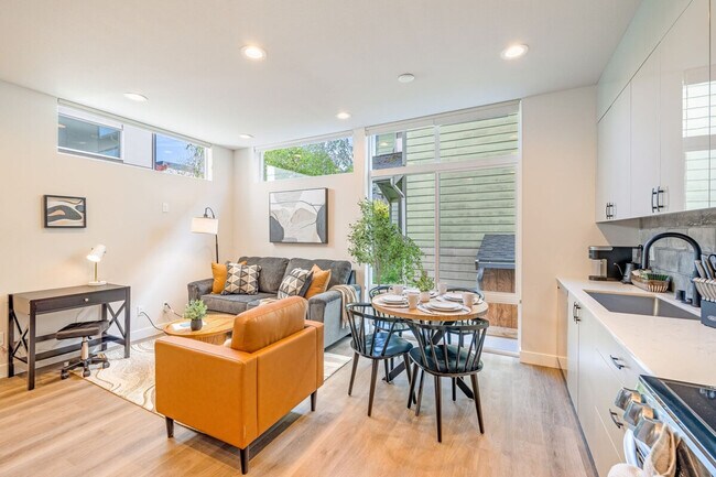 Building Photo - 1600 S Washington St