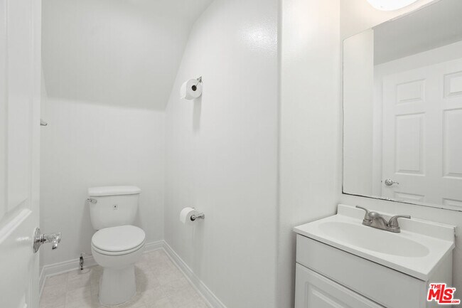 Building Photo - 1650 Colby Ave