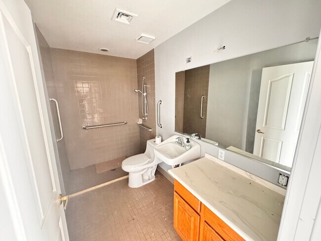 Building Photo - 2 Bed + Den Single Story Home in Guard Gated Painted Desert