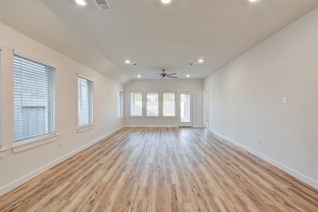 Building Photo - 31119 Myers Hvn Ln