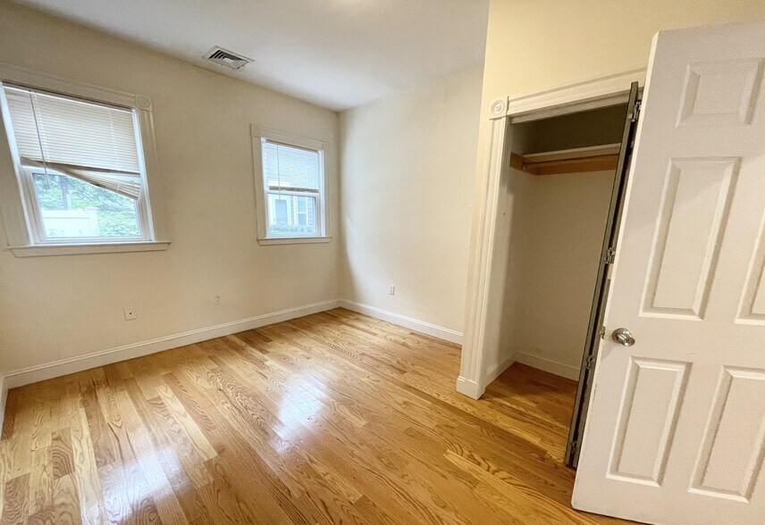 Building Photo - 98 L St