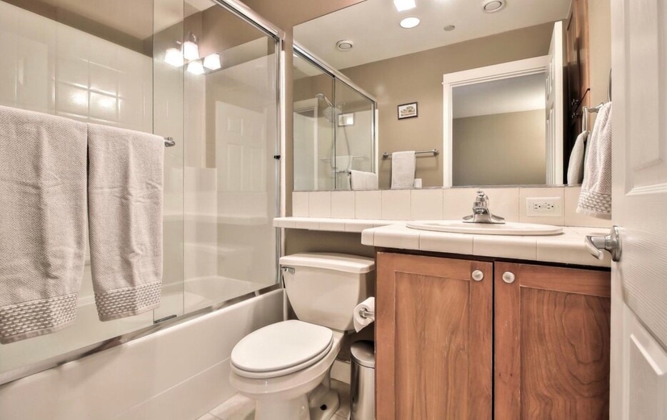 Building Photo - 125 Laurel Grove Ln