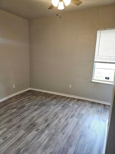 Building Photo - 8010 Miley St