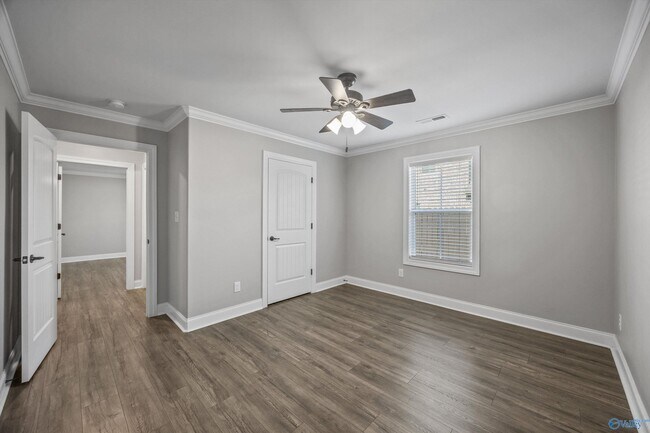 Building Photo - 17050 Stonegate Dr