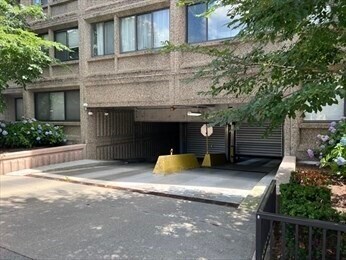 Building Photo - 1731 Beacon St