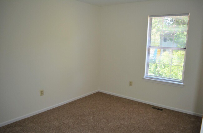 Building Photo - 361 Kent Ln