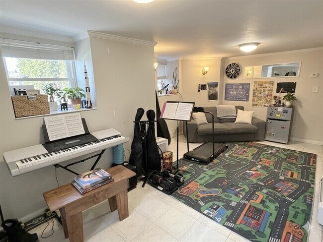 Building Photo - 519 Main St