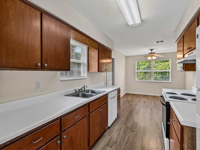 Building Photo - 96 Cochise St