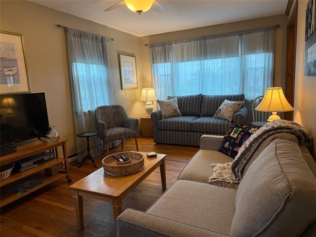 Building Photo - 33 BREACH Drive UNIT Front