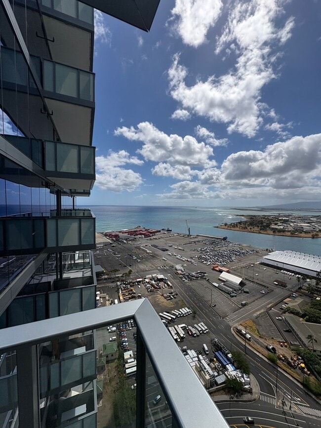 Building Photo - Luxury Fully Furnished Condo at The Collection – Live in the Heart of Kakaako!