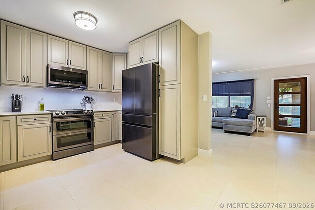 Building Photo - 1701 SW 32nd Ct