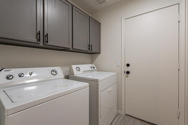 Building Photo - 338 N 152nd Dr