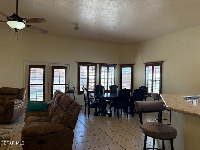 Building Photo - 3637 Tierra Vergel Dr