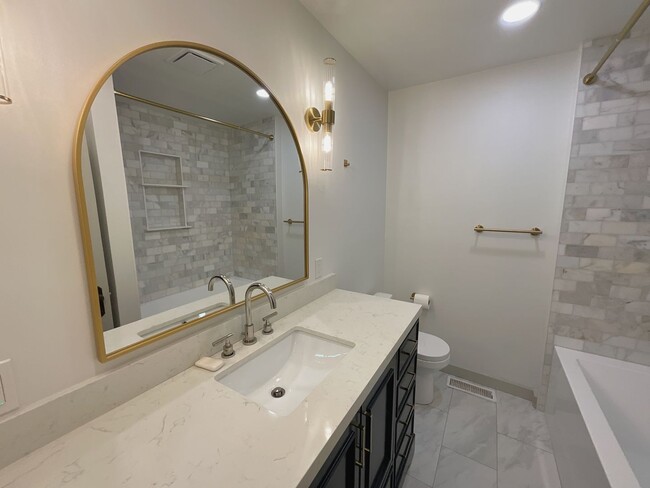 Building Photo - Stunning 3 Bedroom home in Everett