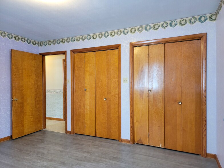 Building Photo - 745 PA-897