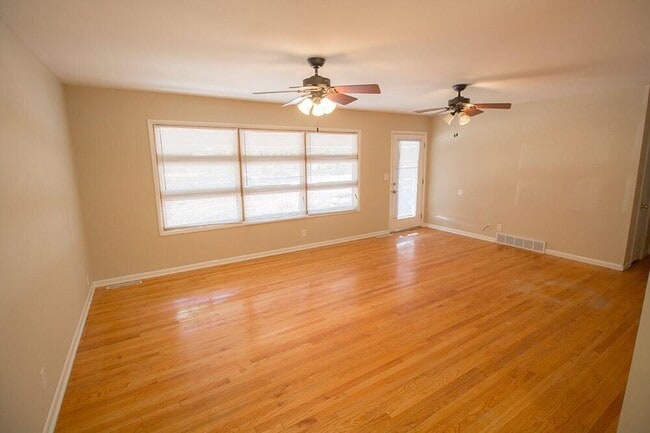 Building Photo - 2309 Highland Dr