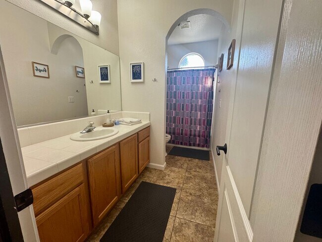 Building Photo - Immaculate 3 Bed, 2 Bath Home for Rent in ...