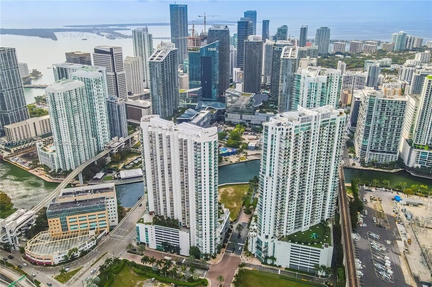 Building Photo - 90 SW 3rd St