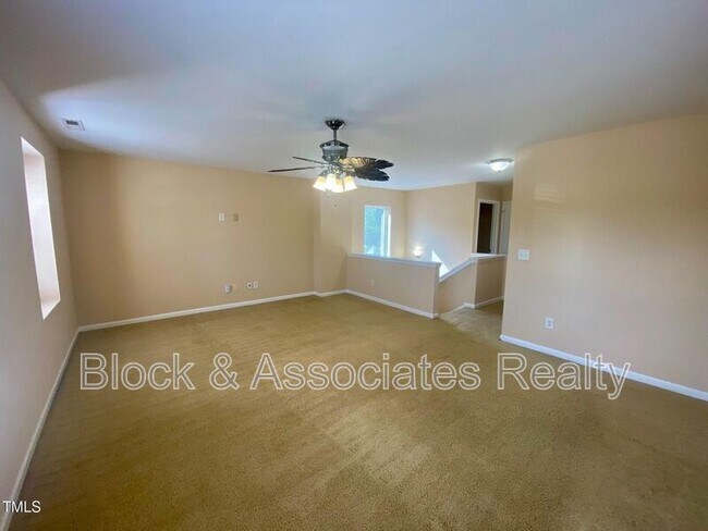 Building Photo - 804 Roni Ct