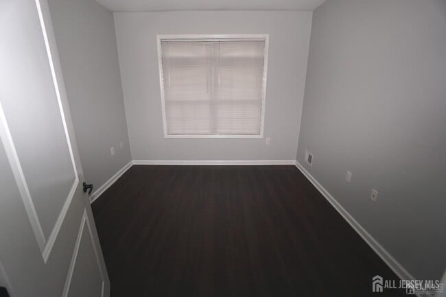 Building Photo - 475 Avenel St