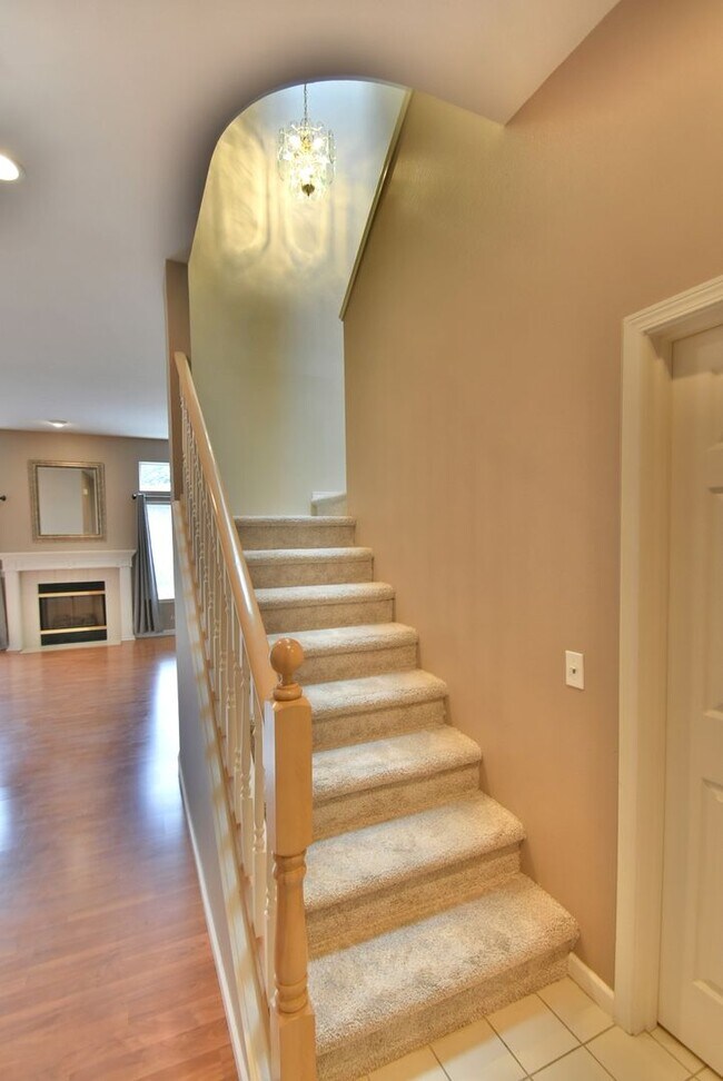 Building Photo - 3bd/2.5ba Edmonds Home