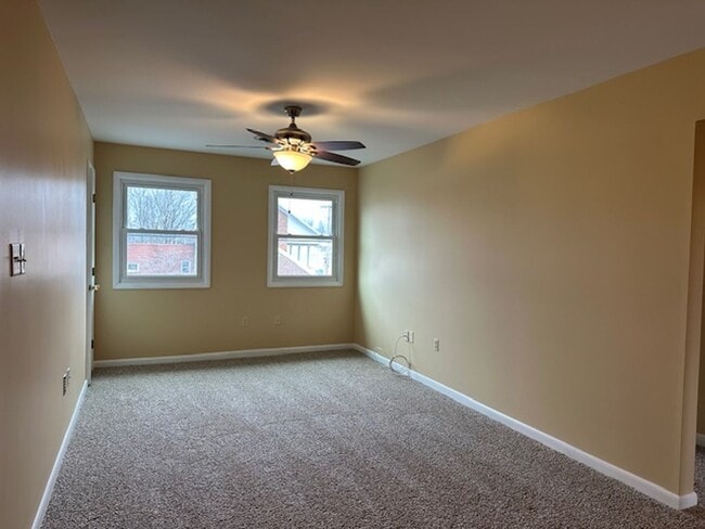 Building Photo - 10 E Front St