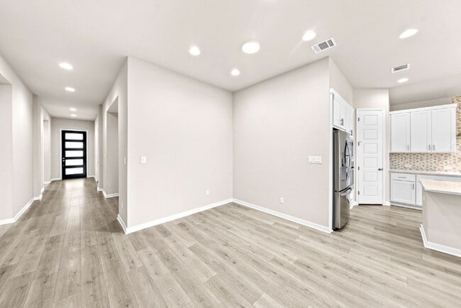 Building Photo - Spacious Comfort Meets Everyday Luxury in This Beautiful One Story