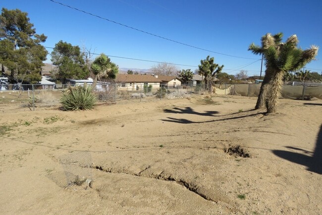 Building Photo - Beautiful 3/2 home in Friendly Hills!