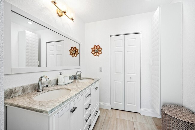 Building Photo - 124 Oregon Ln