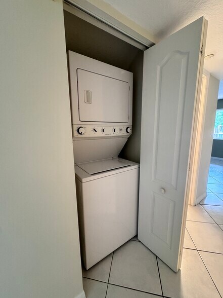Washer-Dryer - 12625 SW 91st St